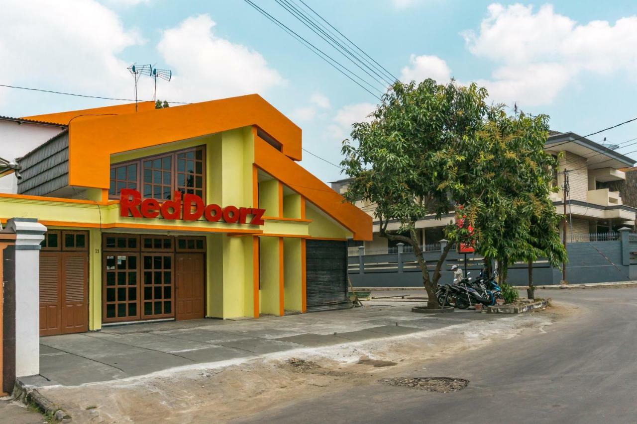 RedDoorz near Universitas Widyagama Malang Hotel Bagian luar foto